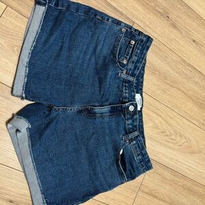 LEVIS DARK WASH SHORTS SIZE 14
